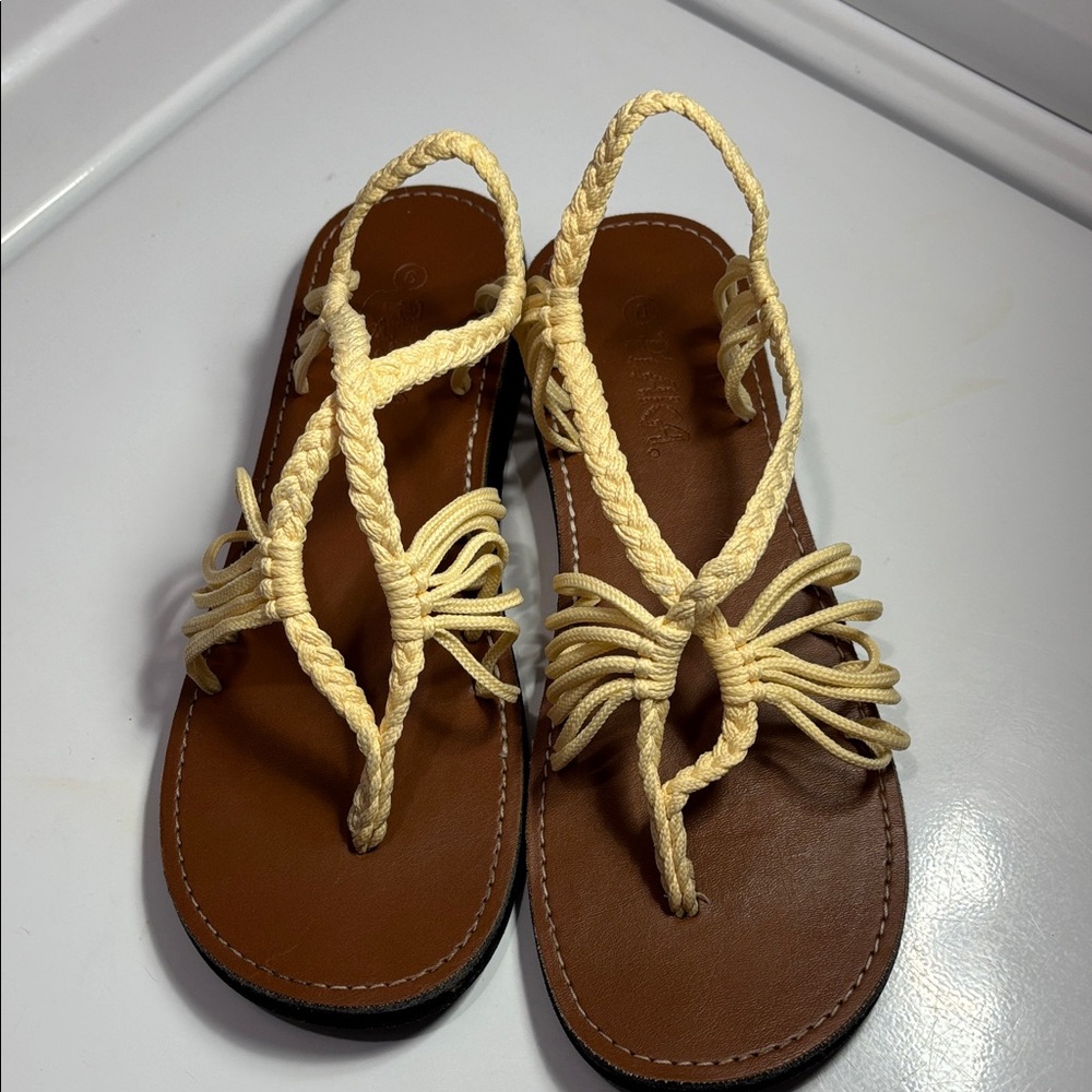 Plaka brand sandals Size 9